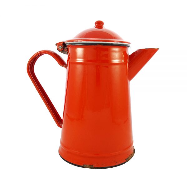 Kırmızı vintage emaye kapaklı kettle Rosso 2L kapasiteli, Ø 13cm. Dışı kırmızı içi beyaz emayedir. Vazo olarak da kullanılabilir. Retrozade - Retro Antika