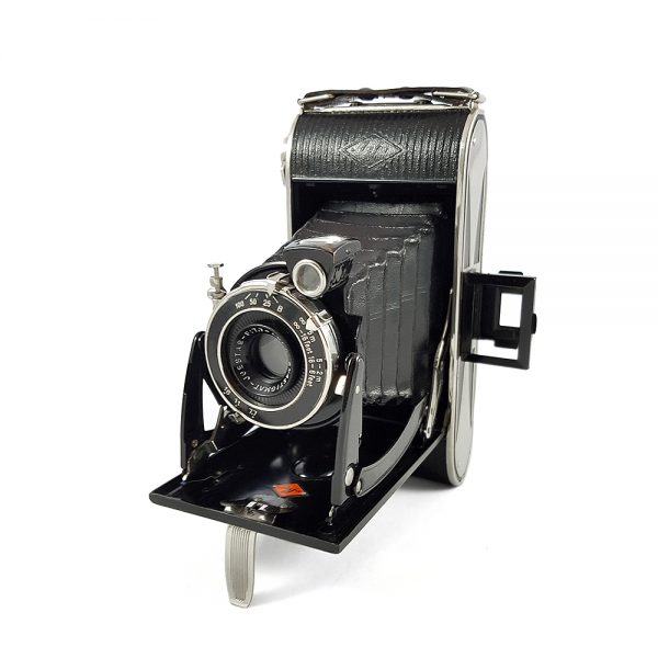 1932 - 1942 art-deco işlemeli, mavi kadife iç yüzeyli deri kılıf ile mükemmel durumda Agfa Billy Record 6x9 körüklü fotoğraf makinesi. Retrozade - Vintage