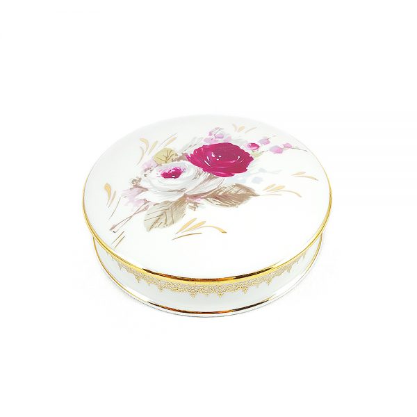 Kenarları altın işlemeli, üzeri çiçek desenli Limoges porselen kapaklı mücevher kutusu. Şekerlik olarak da kullanabilirsiniz. Retrozade - Vintage Antika