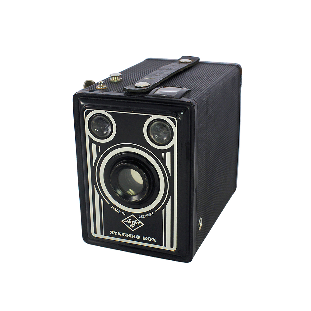 1951-1957 Almanya Münih üretimi orijinal deri kılıfıyla Agfa Synchro Box 600 6x9 fotoğraf makinesi. 120 roll film, 105mm f/11 fixed focus lens. Retrozade