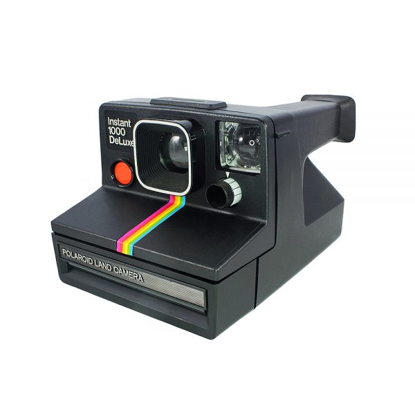 Vintage siyah ikonik gökkuşağı modeli şipşak Polaroid instant 1000 deluxe fotoğraf makinesi. Onestep fixed focus, SX-70 instant film kullanır. Retrozade