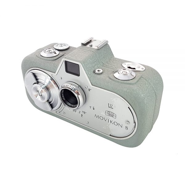 1952 üretimi Zeiss Ikon Movikon 8 film kamerası, farklı görünümüyle koleksiyonerlerin gözdesi! Orijinal deri çantasıyla.. Retrozade Vintage • Retro • Antika
