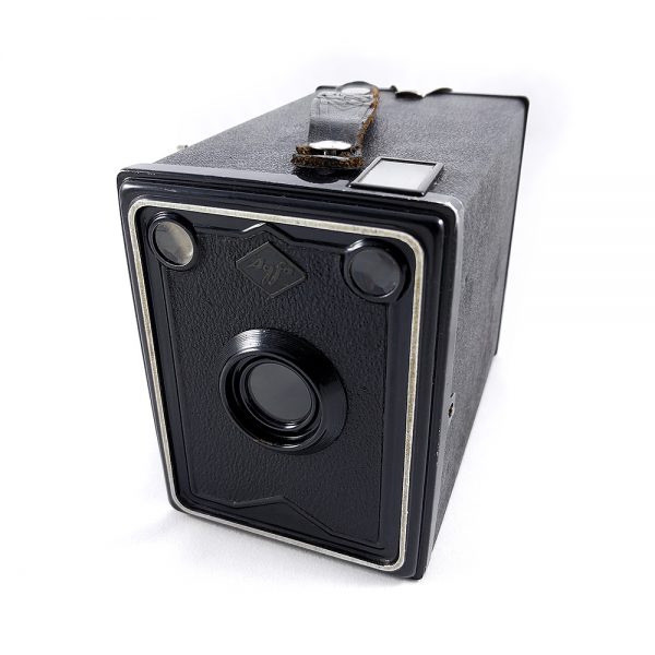 1933-1935 Alman üretimi Agfa Isochrome Box 34 6x9 formatında box pinhole fotoğraf makinesi! 120 roll film kullanır... Retrozade Vintage • Antika