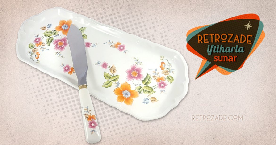 Fransız porselen servis tabağı Jour, bıçağıyla takım capcanlı floral deseniyle güneşli masaların vazgeçilmezi! Rulo pasta sunumu için ideal... ✨Retrozade✨Vintage • Retro • Antika