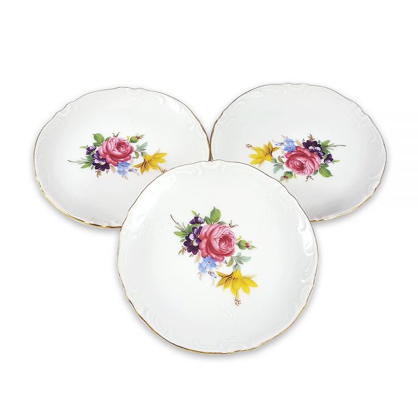 Bavaria küçük tabak set, 3 adet dantel gibi işlemeli kenarlarıyla mineli floral desenleri buluşturan, şık sunumlarınız için vintage dokunuş! ✨Retrozade✨Vintage • Retro • Antika